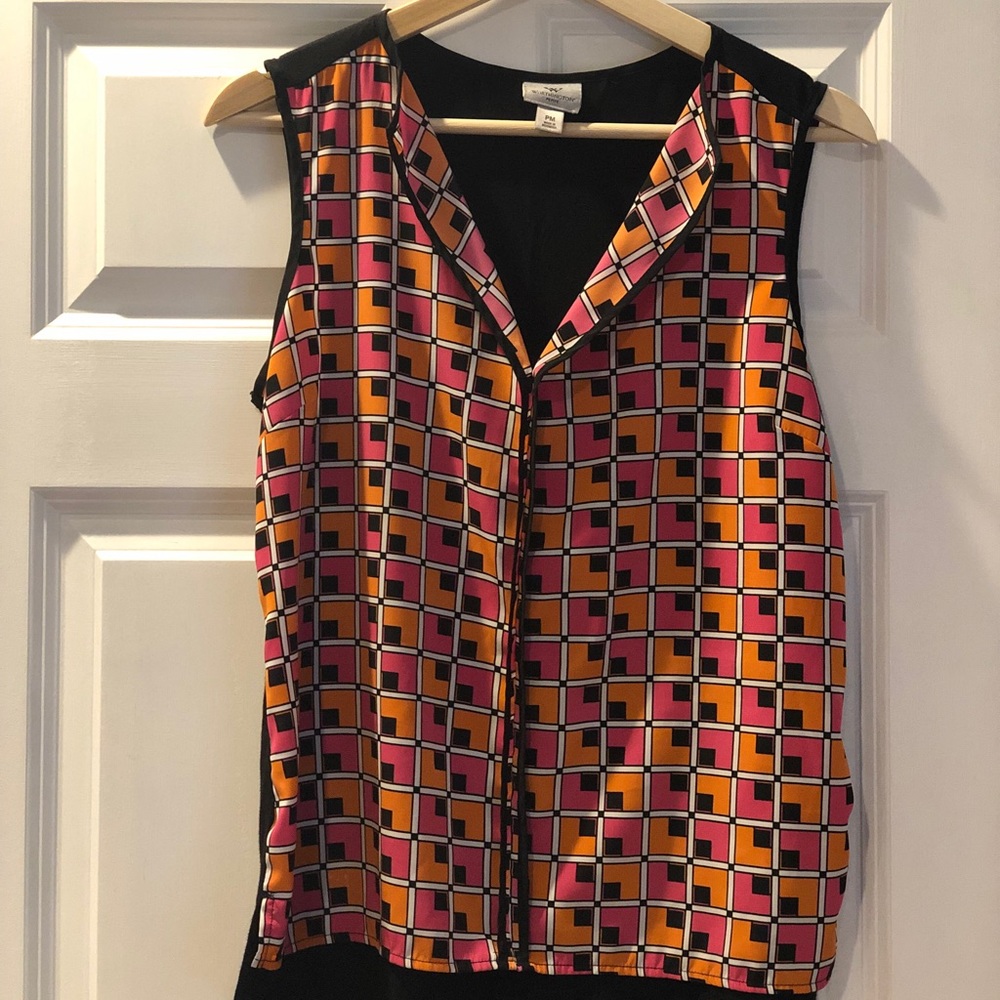 Sleeveless blouse multicolored front. Back solid.